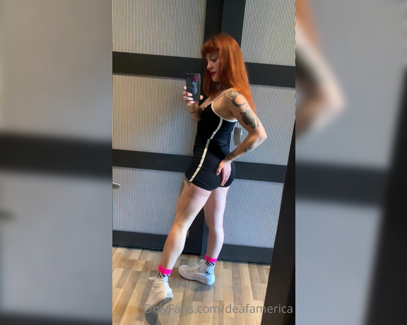 Fetish Domina aka Americafetish OnlyFans - As salgo a la calle! Adrame