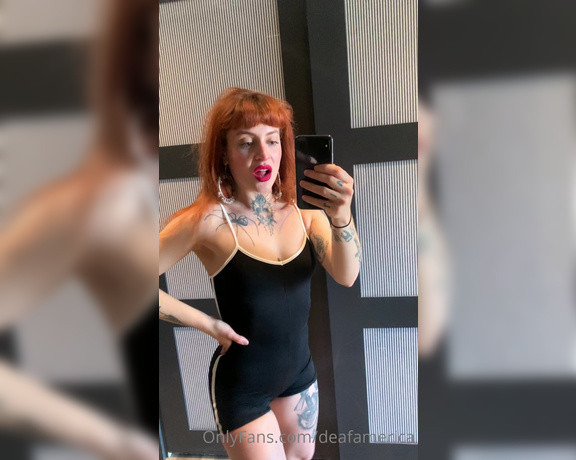 Fetish Domina aka Americafetish OnlyFans - As salgo a la calle! Adrame