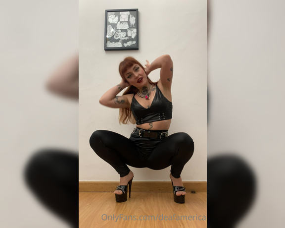 Fetish Domina aka Americafetish OnlyFans - Adora mis tacones y mi perfecta silueta en mallas apretadas Te gusta Pdeme mas Pdeme tu vdeo