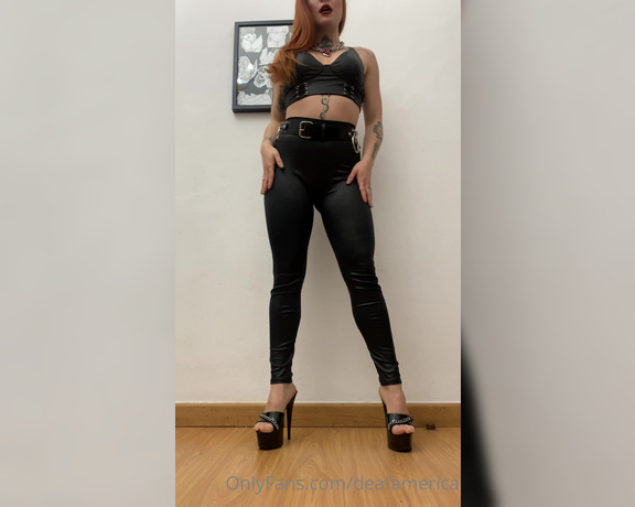 Fetish Domina aka Americafetish OnlyFans - Adora mis tacones y mi perfecta silueta en mallas apretadas Te gusta Pdeme mas Pdeme tu vdeo