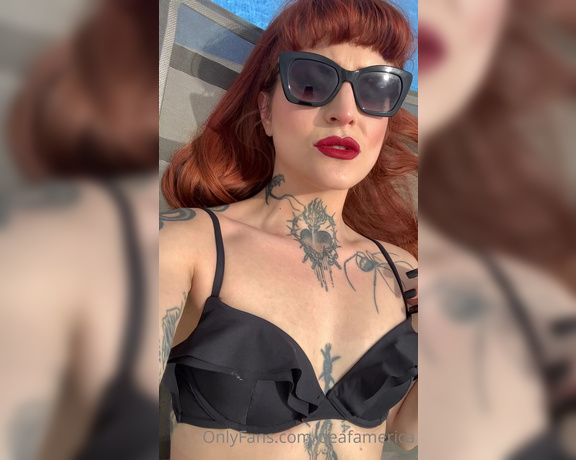 Fetish Domina aka Americafetish OnlyFans - Viviendo como una reina mientras t trabajas para mi!!