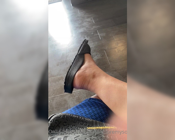 ExploreMySoles aka Only1exploremysoles OnlyFans - Oh nothing just waiting on my oil change and teasing the men in here