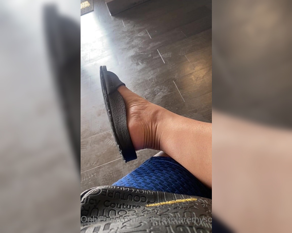 ExploreMySoles aka Only1exploremysoles OnlyFans - Oh nothing just waiting on my oil change and teasing the men in here