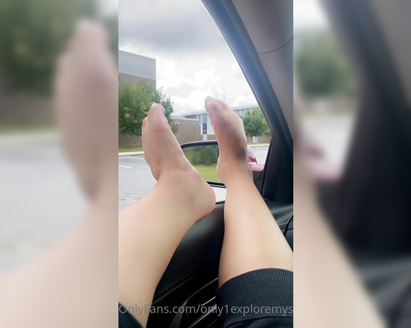 ExploreMySoles aka Only1exploremysoles OnlyFans - This breeze feels amazing