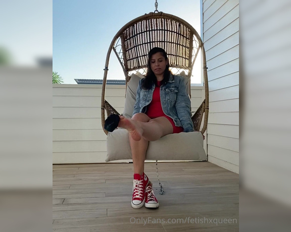 Fetishxqueen aka Fetishxqueen OnlyFans - Short converse, French pedi, and soles tease ) song play it Sam”