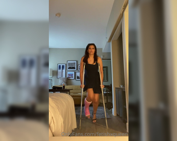 Fetishxqueen aka Fetishxqueen OnlyFans - Another Cast adventure! Swipe to watch me crutch  Kinda badly though but what a lucky doc ! 20