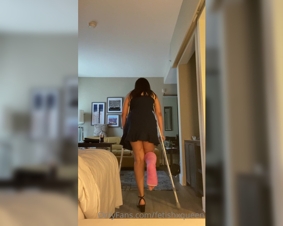 Fetishxqueen aka Fetishxqueen OnlyFans - Another Cast adventure! Swipe to watch me crutch  Kinda badly though but what a lucky doc ! 20