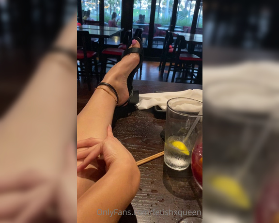 Fetishxqueen aka Fetishxqueen OnlyFans - Another Cast adventure! Swipe to watch me crutch  Kinda badly though but what a lucky doc ! 9