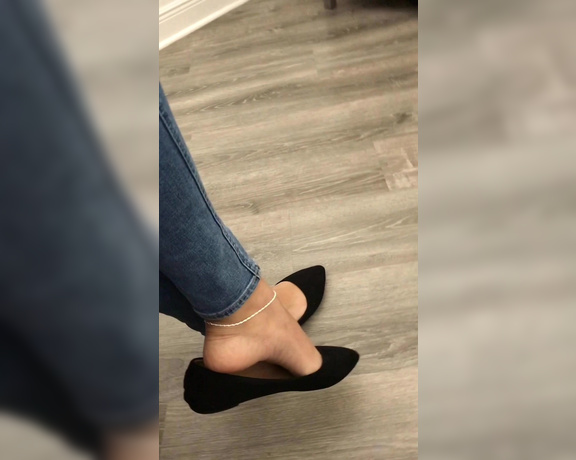 Fetishxqueen aka Fetishxqueen OnlyFans - Someone loves flats