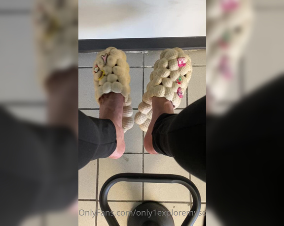 ExploreMySoles aka Only1exploremysoles OnlyFans - Left Foot Goes Crazy