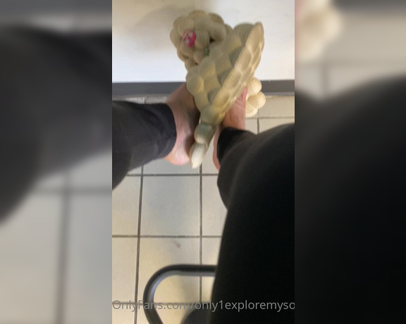 ExploreMySoles aka Only1exploremysoles OnlyFans - Left Foot Goes Crazy