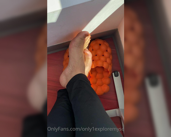 ExploreMySoles aka Only1exploremysoles OnlyFans - Library Days