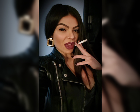 Goddess Domdeluxury aka Domdeluxury OnlyFans - Pay your respects and paychecks to your Boss Babe !