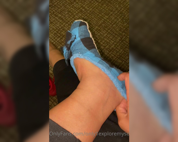 ExploreMySoles aka Only1exploremysoles OnlyFans - Never walk barefoot on hotel floors