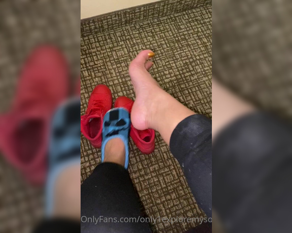 ExploreMySoles aka Only1exploremysoles OnlyFans - Never walk barefoot on hotel floors