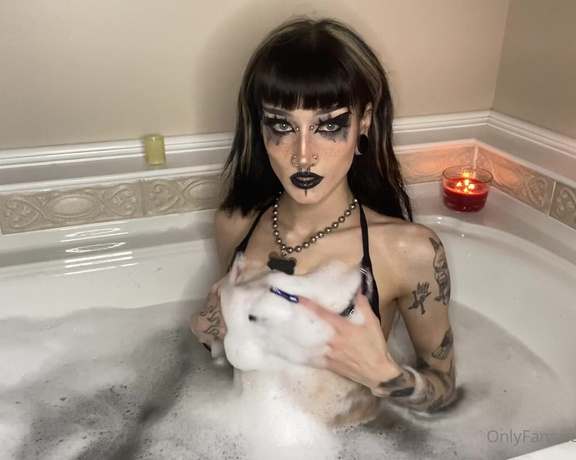 Maze aka M0rguekitty OnlyFans - Pretty slut in dah bath 6