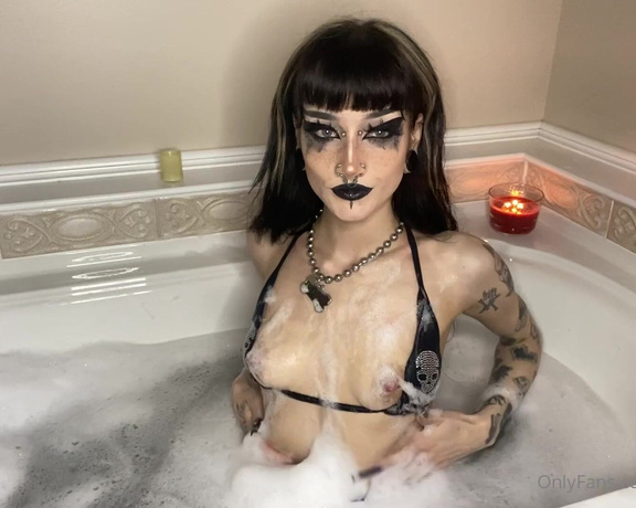 Maze aka M0rguekitty OnlyFans - Pretty slut in dah bath 6