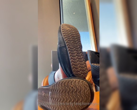 ExploreMySoles aka Only1exploremysoles OnlyFans - Coffee & Soles At Starbucks With