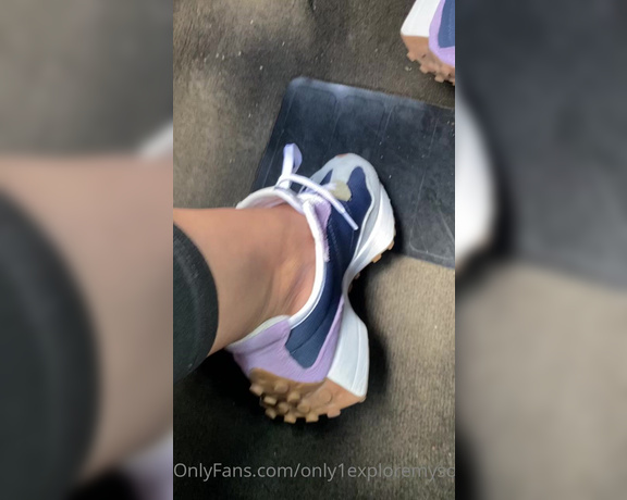 ExploreMySoles aka Only1exploremysoles OnlyFans - Heels Or Sneakers 2