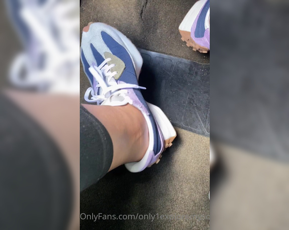 ExploreMySoles aka Only1exploremysoles OnlyFans - Heels Or Sneakers 2