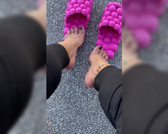 ExploreMySoles aka Only1exploremysoles OnlyFans - New Pedi, New Slides & New Toe Rings 1