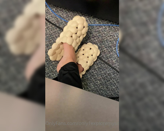 ExploreMySoles aka Only1exploremysoles OnlyFans - A little Teasing While In Class