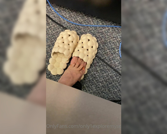 ExploreMySoles aka Only1exploremysoles OnlyFans - A little Teasing While In Class