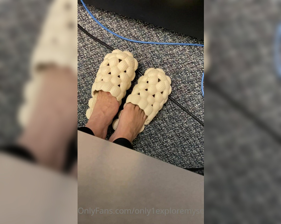 ExploreMySoles aka Only1exploremysoles OnlyFans - A little Teasing While In Class