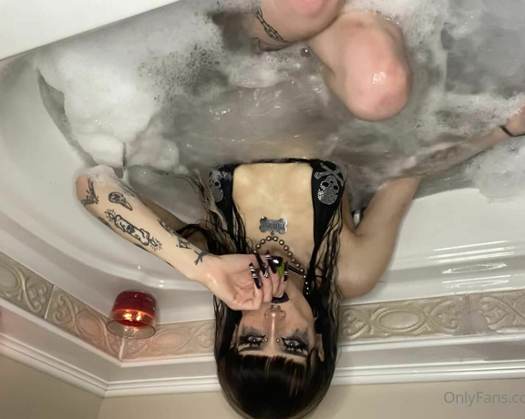 Maze aka M0rguekitty OnlyFans - Throw back to some more bath pics 5