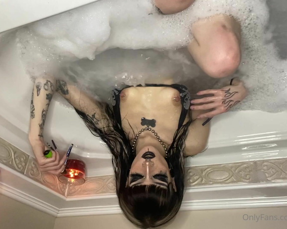 Maze aka M0rguekitty OnlyFans - Throw back to some more bath pics 5