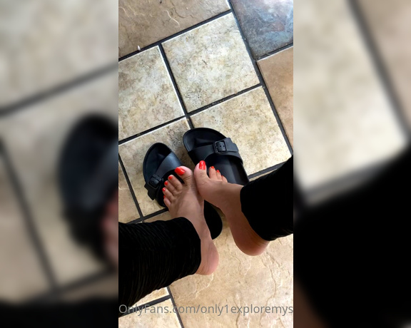 ExploreMySoles aka Only1exploremysoles OnlyFans - I just want my wings