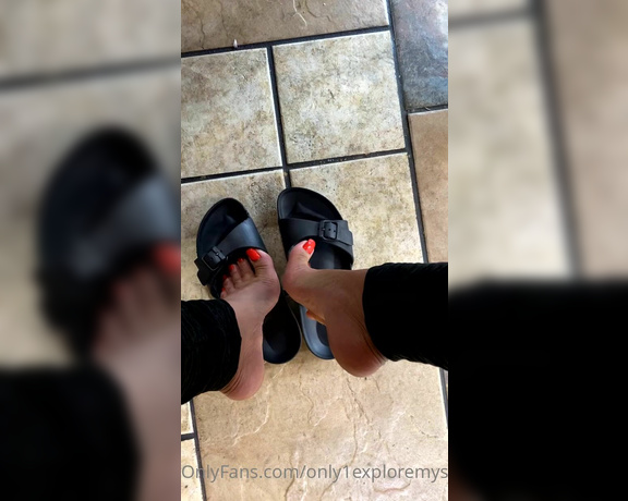 ExploreMySoles aka Only1exploremysoles OnlyFans - I just want my wings