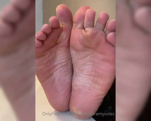 ExploreMySoles aka Only1exploremysoles OnlyFans - Come get these juicy wrinkled soles in your life