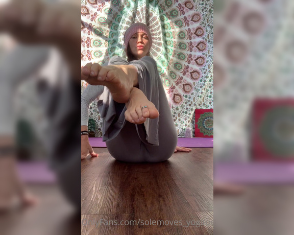 Sole Kissed aka Solemoves_yogitoes OnlyFans - I was asked to do a crisscross of the soles vid with no self worship, so here ya go y’all!! Happy