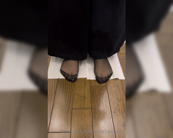 Miichannel_r aka Miichannel_r OnlyFans - Sole dampness check 2