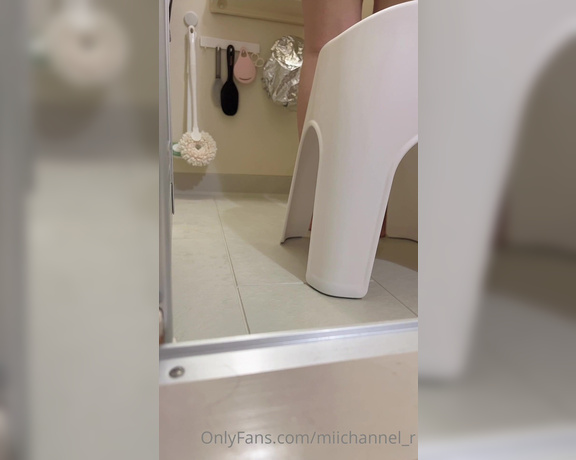 Miichannel_r aka Miichannel_r OnlyFans - Soles in bath