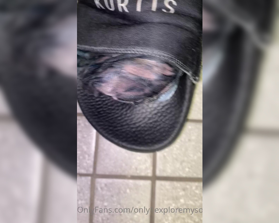 ExploreMySoles aka Only1exploremysoles OnlyFans - It was so cold in class today come rub them back warm