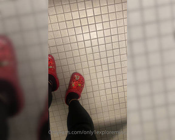 ExploreMySoles aka Only1exploremysoles OnlyFans - Walk with