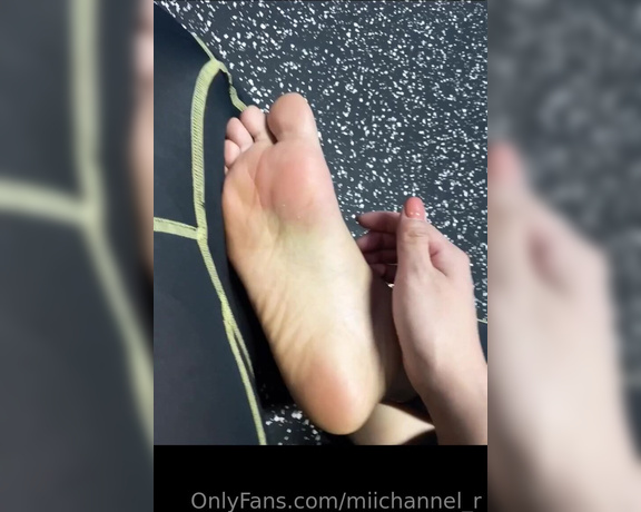 Miichannel_r aka Miichannel_r OnlyFans - Soles after exercise at the gym