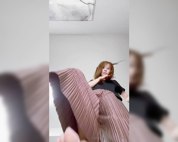 Miichannel_r aka Miichannel_r OnlyFans - A giantess tramples