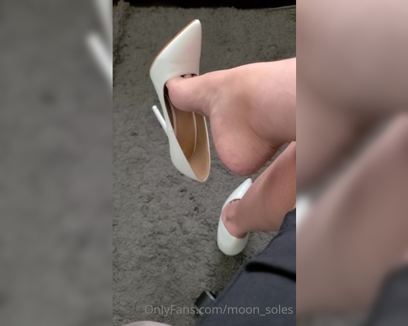 Moon aka Moon_soles OnlyFans - Dangling sexy heels 1