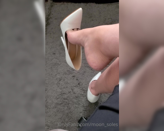 Moon aka Moon_soles OnlyFans - Dangling sexy heels 1