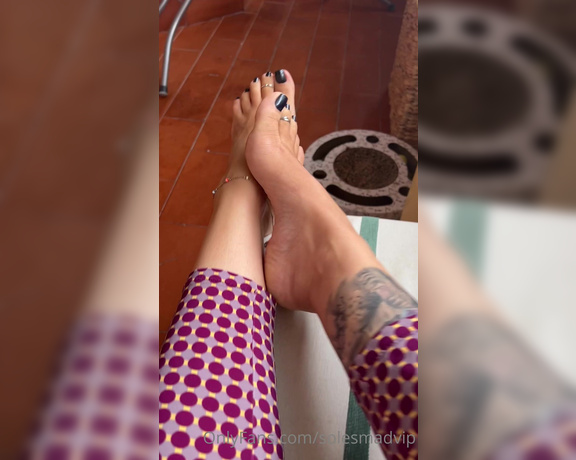 Solesmad Fetish Queen aka Solesmadvip OnlyFans - Im going on vacation on Monday and I already have my feet ready for the beach!! The sun hasnt