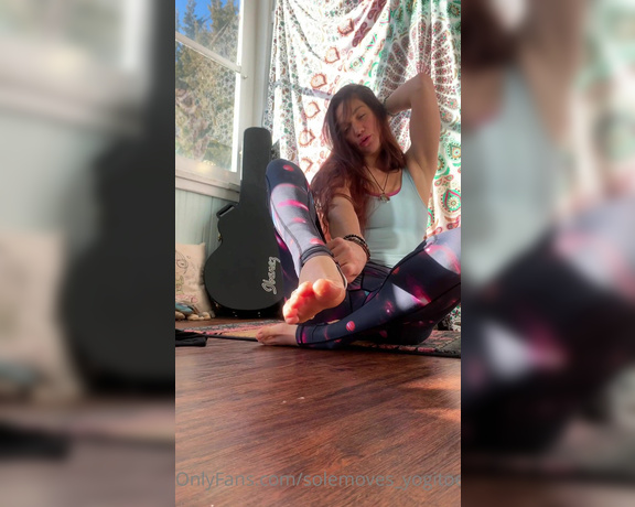 Sole Kissed aka Solemoves_yogitoes OnlyFans - Feelin vibrations of goodness! Happy Monday! More to cum )