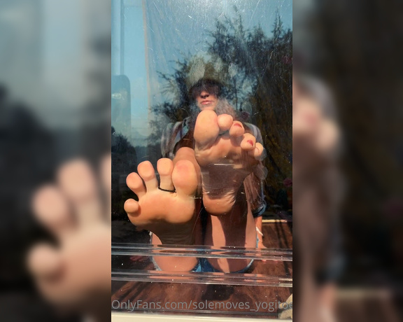 Sole Kissed aka Solemoves_yogitoes OnlyFans - Mmmmm, warm sun and soles pressed against the glass