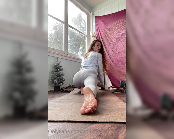 Sole Kissed aka Solemoves_yogitoes OnlyFans - Sexy AF, even with my clothes on CUM play with me!!!!