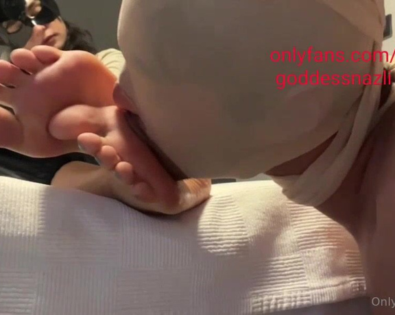 Goddess Nazli aka Goddessnazli OnlyFans - BR EZK DAHA AYAK TABANLARIMI YALAMA EREFNE ERT Sra sana da gelecek Sole Licking