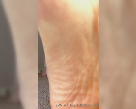 THEE MS MONROE aka Theemsmonroe OnlyFans - Making the Footboy worship my soles & ass