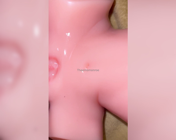 THEE MS MONROE aka Theemsmonroe OnlyFans - Rubbing Pussies & Cumming on Fake Pussy