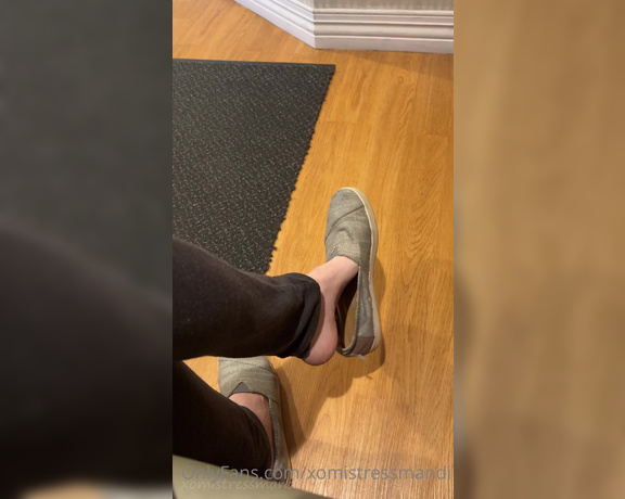 XoMissMandi aka Xomistressmandi OnlyFans - Sitting in the Drs office waiting room dangling the shoes off my feet! I bet if you were in that